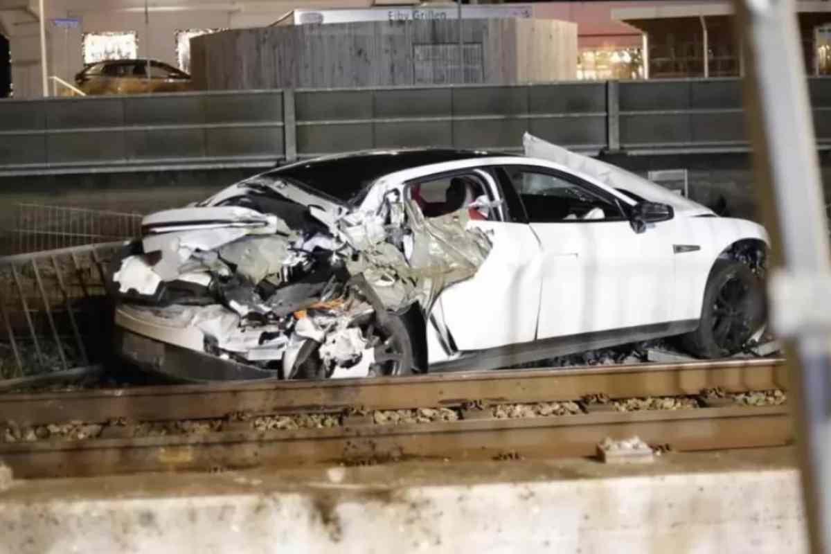 Xpeng P7 coinvolta in un incidente